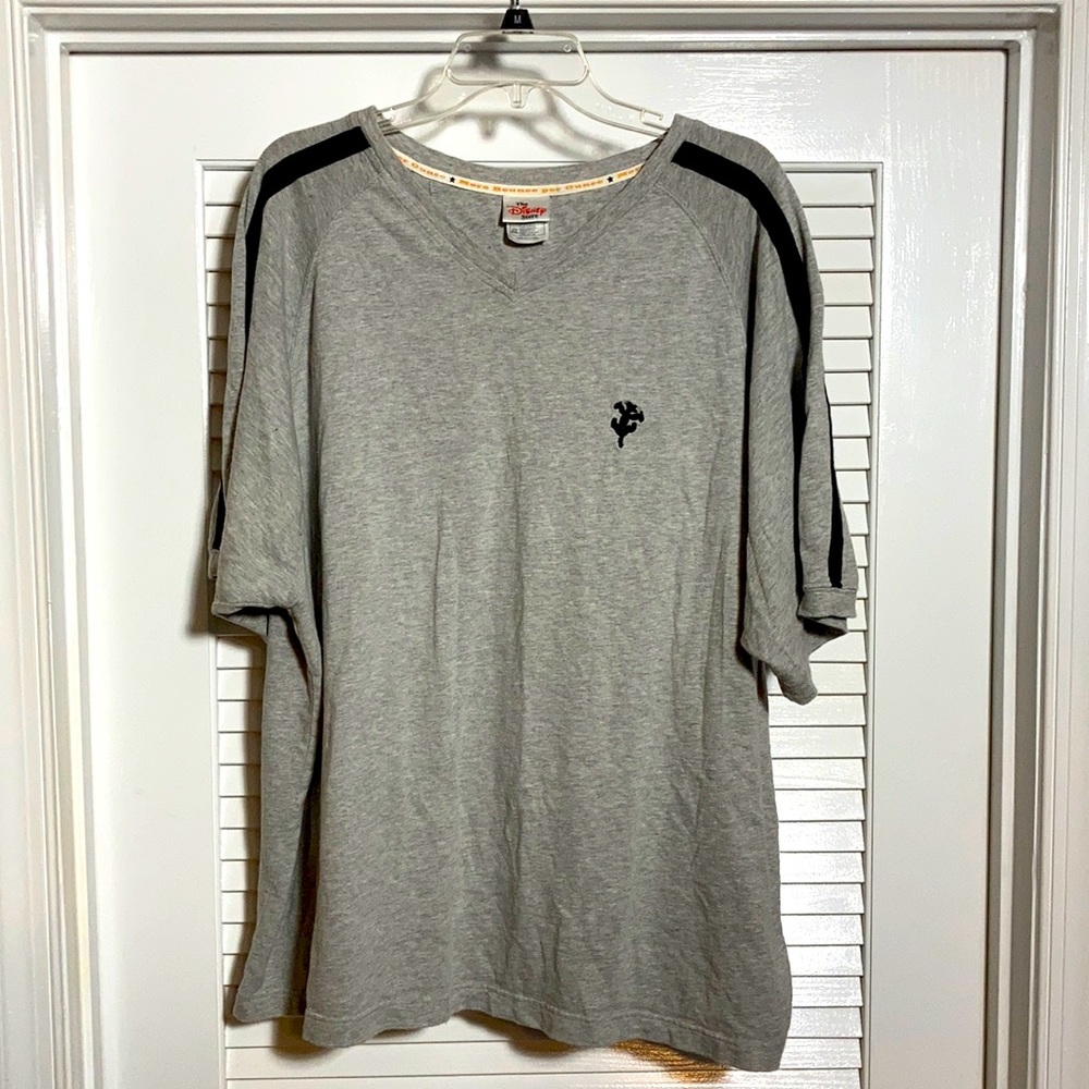 Disney- Tigger men’s XXL V-neck T. Gray and black